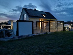 Doppel-Carport aus Stahl + Geräteraum + Sichtschutzwand - BRANDL