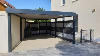 Einzel-Carport aus Stahl mit Geräteraum (Abstellkammer) hinten - BRANDL