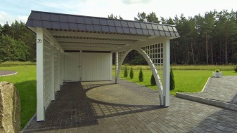 Einzel-Carport aus Holz mit Rundbogen einseitig + Rankgitter + Abstellkammer (Geräteraum/Schuppen) + Schindelblende in anthrazitgrau - BRANDL