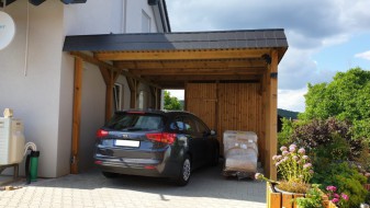 Einzel-Carport aus Holz mit Abstellkammer hinten - BRANDL