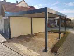 Einzel-Carport aus Stahl mit Geräteraum (Abstellkammer) hinten - BRANDL