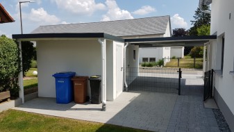 Einzelgarage mit Sektionaltor und Anbau-Carport aus Stahl - BRANDL