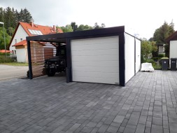 Einzel-Carport aus Stahl mit Sektionaltor + Anbau-Carport - BRANDL