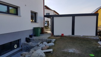 Doppel-Carport aus Stahl – mit Geräteraum (Abstellkammer) hinten integriert - BRANDL