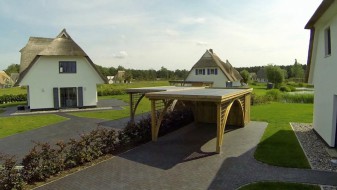 Einzel-Carport aus Holz mit Rundbogen beidseitig + Abstellkammer (Geräteraum/Schuppen) + Holzblende - BRANDL