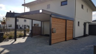 Carport aus Stahl mit Geräteraum (Abstellkammer) seitlich integriert - BRANDL
