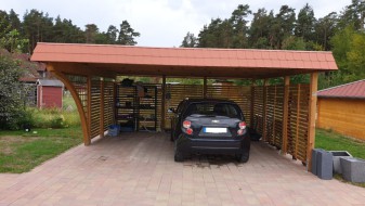 Doppel-Carport aus Holz mit Schindelblende und Bogenpfosten einseitig - BRANDL