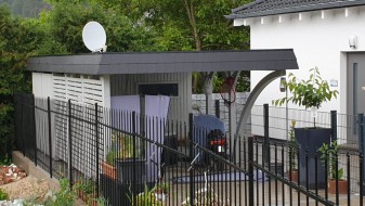Einzel-Carport aus Holz mit Abstellkammer hinten - BRANDL