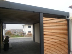 BETON-Einzelgarage mit Sektionaltor + STAHL-Einzel-Carport - BRANDL