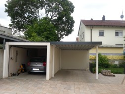 Einzel-Carport aus Stahl mit Geräteraum hinten - BRANDL