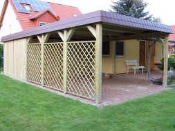 Einzel-Carport aus Holz für Wohnmobil (Wohnwagen) + Abstellkammer (Geräteraum/Schuppen) + Schindelblende in braun - BRANDL