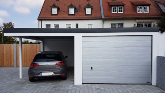 STAHL-Einzelgarage mit Sektionaltor + Anbau-Carport - BRANDL