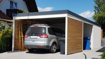 Einzel-Carport aus Stahl mit Geräteraum (Abstellkammer) hinten integriert - BRANDL