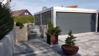 Doppel-Carport aus Stahl mit großem Sektionaltor - BRANDL