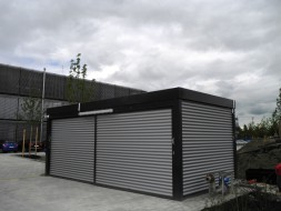 Carport als Mehrzweckraum (Geräteraum) mit Schiebetoren - BRANDL