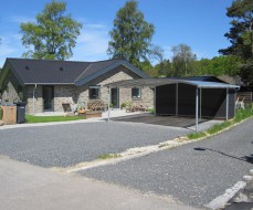Doppelcarport mit Geräteraum hinten