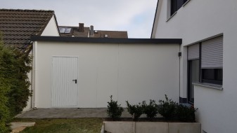 STAHL-Einzelgarage mit Sektionaltor + Anbau-Carport + Geräteraum hinten quer - BRANDL