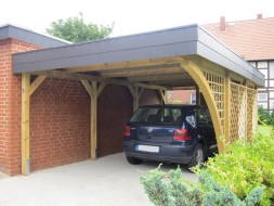 Einzel-Carport aus Holz + Bogenpfosten einseitig + Rankgitter + Schindelblende in anthrazitgrau - BRANDL