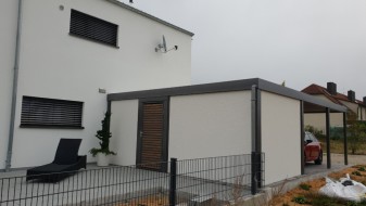 Carport aus Stahl mit Geräteraum (Abstellkammer) hinten integriert - BRANDL
