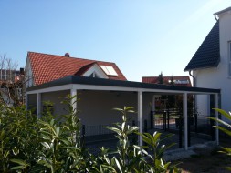 STAHL-Einzelgarage mit Sektionaltor + Anbau-Carport - BRANDL