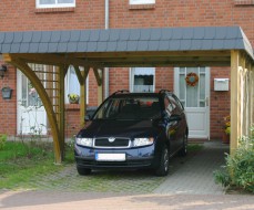 Carport mit Bogenpfosten