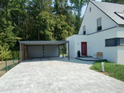 Carport aus Stahl mit Geräteraum (Abstellkammer) hinten integriert - BRANDL