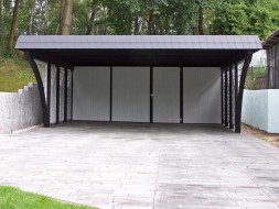 Doppel-Carport aus Holz mit Bogenpfosten beidseitig + Abstellkammer (Geräteraum/Schuppen) + Schindelblende anthrazitgrau - BRANDL