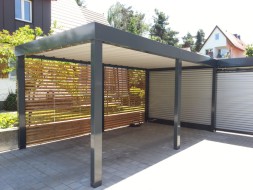 Einzel-Carport mit Wandelementen und Schiebetor zum Garten - BRANDL