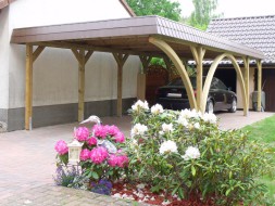 Einzel-Carport aus Holz (Massanfertigung) + Schindelblende in braun + Bogen einseitig (Bogengang Überlänge) - BRANDL