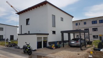 Einzel-Carport aus Stahl und mit Wandelementen - BRANDL