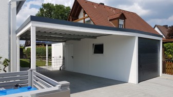 Einzelgarage mit Sektionaltor und Anbau-Carport aus Stahl - BRANDL