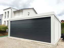 Doppel-Carport aus Stahl mit großem Sektionaltor - BRANDL