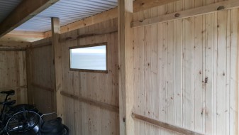 Doppel-Carport aus Holz mit Bogenpfosten beidseitig + Abstellkammer (Geräteraum, Schuppen) hinten integriert - BRANDL