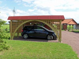 Einzel-Carport aus Holz mit Rundbogen beidseitig + Rankgitter + Kassettenblende in ziegelrot - BRANDL