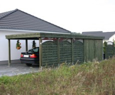 Carport mit Sichtschutzwänden