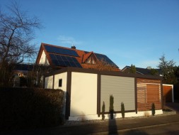 Doppel-Carport aus Stahl – mit Geräteraum (Abstellkammer) hinten integriert - BRANDL