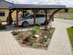 Einzel-Carport aus Holz mit Bogenpfosten einseitig + Schindelblende in anthrazitgrau - BRANDL