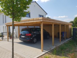 Doppel-Carport aus Holz mit Abstellkammer hinten - BRANDL