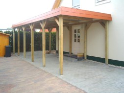 Einzel-Carport aus Holz für Wohnmobil (Wohnwagen) + Schindelblende in ziegelrot -BRANDL