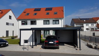 Doppel-Carport aus Stahl – mit Geräteraum (Abstellkammer) seitlich angebaut - BRANDL
