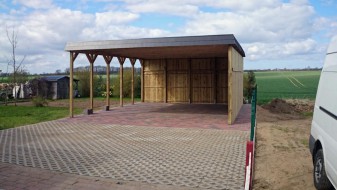 Doppel-Carport aus Holz für Wohnmobil (Wohnwagen/Transporter) + Schindelblende in anthrazitgrau - BRANDL