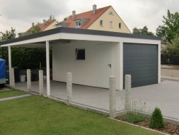 Einzelgarage mit Sektionaltor und Anbau-Carport - BRANDL