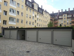 STAHL-Reihengaragenanlage (Garagenhof) mit Sektionaltoren - BRANDL
