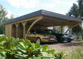 Doppel-Carport aus Holz mit Bogenpfosten beidseitig + Abstellkammer (Geräteraum/Schuppen) + Rankgitter + Schindelblende in anthrazitgrau - BRANDL