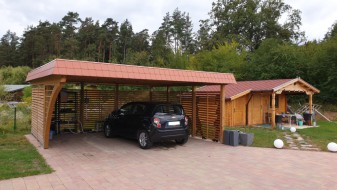 Doppel-Carport aus Holz mit Schindelblende und Bogenpfosten einseitig - BRANDL