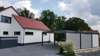 Doppel-Carport aus Stahl – mit Geräteraum (Abstellkammer) hinten integriert - BRANDL