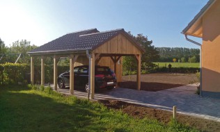Einzel-Carport aus Holz mit Giebeldach/Satteldach versetzt + Abstellkammer (Geräteraum/Schuppen) - BRANDL