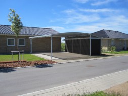 Doppel-Carport mit Geräteraum rechts