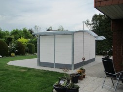 Carport mit Wandelementen als Geräteraum