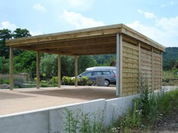 Doppel-Carport aus Holz mit Flachdach + Holzblende + Dichtzaun waagerecht - BRANDL